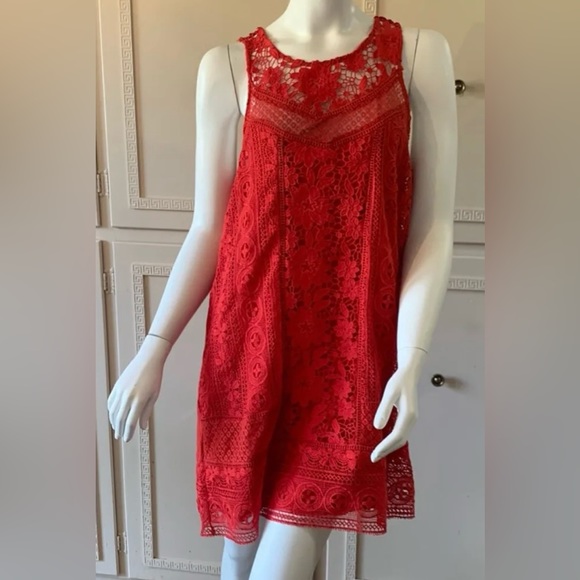 NWT. Coco + Jaimeson pretty red crocheted dress. Fully lined. Junior Medium. - Picture 1 of 16